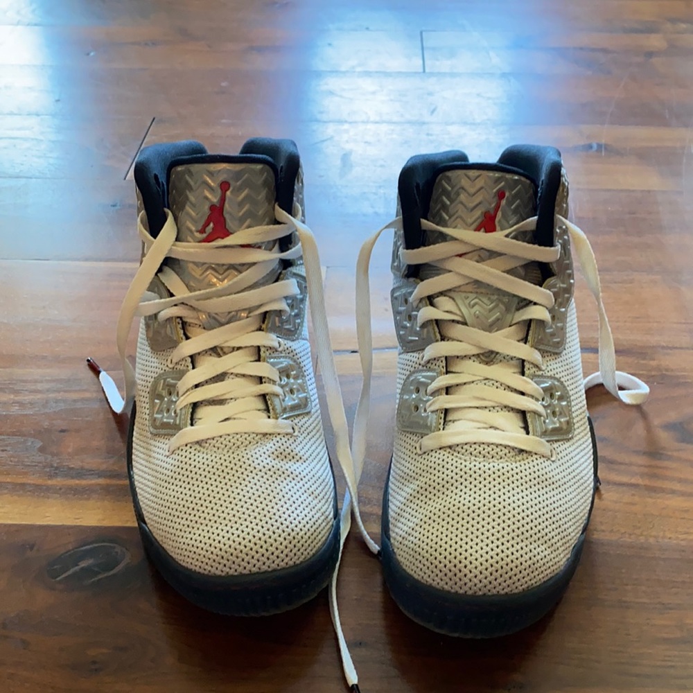 Nike Air Jordan’s grey, white, black and red.